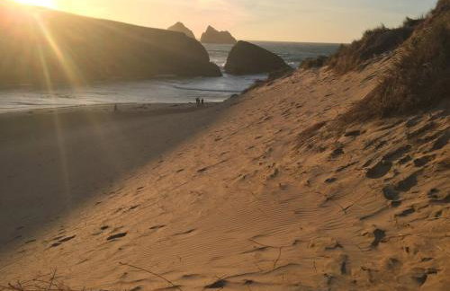 Relax in style at my stunning Holywell Beach home - Foto 25