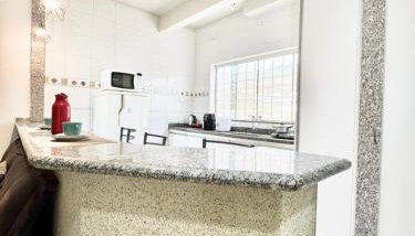 Ape Elegance com ar condicionado cama queen no centro - Photo 4