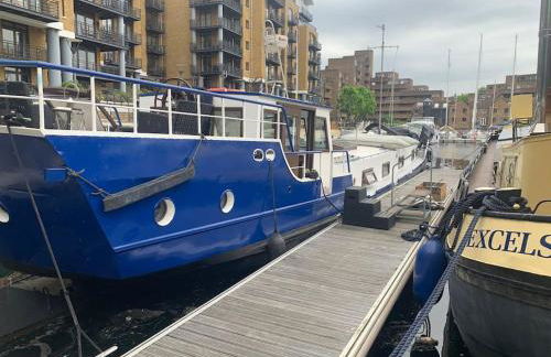 Historic Dutch Barge, Idyllic location - Photo 1