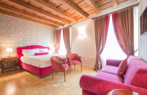 Lady Capulet Apartments - Photo 40