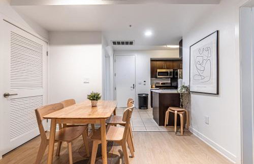 Stylish 2BDR & 2BTH - 15 mins walk to the beach! - Foto 13