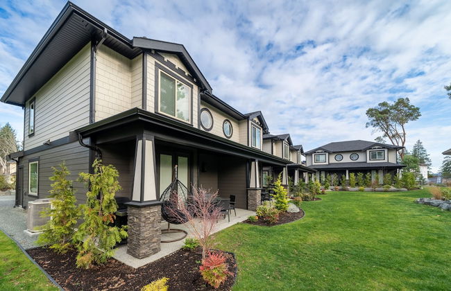 Sunrise Ridge Waterfront Resort - Photo 4