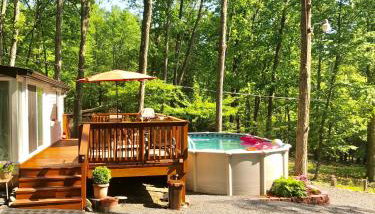 Pocono cabin with hot tub and private pool at Shawnee Mtn - Foto 1