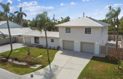 Beach Supplies | Fire Pit | Walk to Beach & Marina - Foto 20