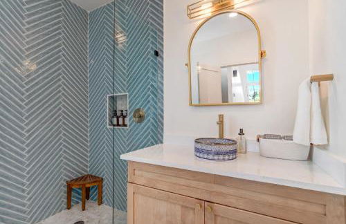 Whitewater Villa - 5BR Luxury Retreat with Hot Tub - Foto 38