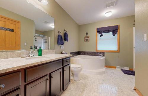 Pool and Beach Access! Lake Arrowhead Hideaway - Foto 13