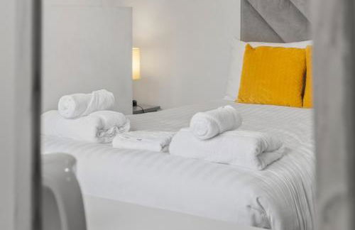 6 BR 4 Bath Central Worcester Sleeps 12 - Foto 32