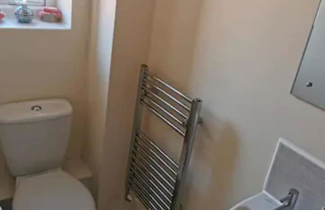 Entire 3 Bedroom House Manchester Free Parking - Foto 10