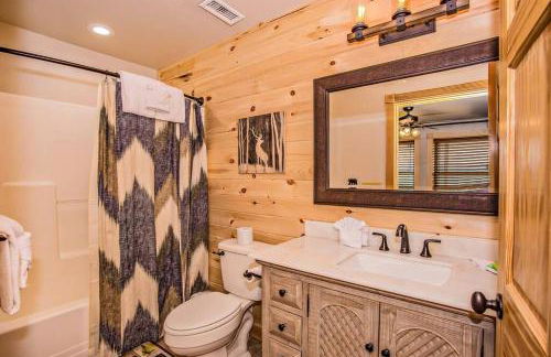 Splashing at the Bluff - Premier Smoky Mountain Views - Indoor Pool Spa - Luxury Cabin - Gatlinburg - Pigeon Forge - Foto 42