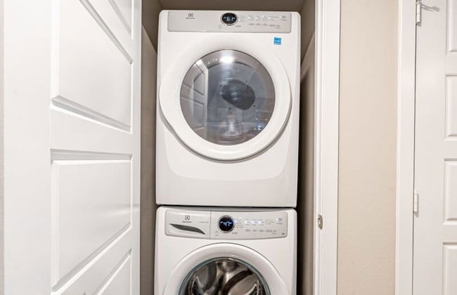 Cozy 1BR King Suite Close to Downtown w Fast Wifi - Foto 23