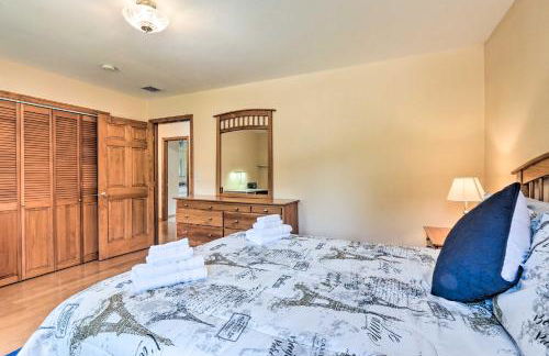 Granby Home with Deck Less Than half Mi to Aldrich Lake! - Foto 25