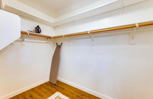 Putting Green, Pool Table! West Valley Family Home - Foto 16