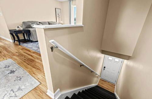 New! Modern Upper Flat near Downtown Roseville - Foto 25