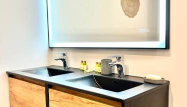 La Villa du Lac - piscine chauffée - Jacuzzi - clim - Foto 5