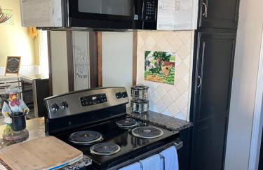 Peaceful & Cozy 3 bedroom Ranch-Home w/Fireplace - Foto 12