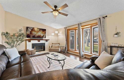 Family 4BR Home with Patio by Willowcreek Park - Foto 5