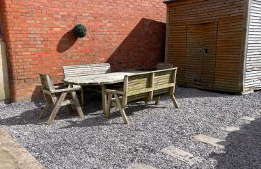 Merlin House - Photo 4