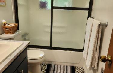 Hidden Gem! Spacious, Private, and Convenient Units Off River Road in Puyallup - Foto 22