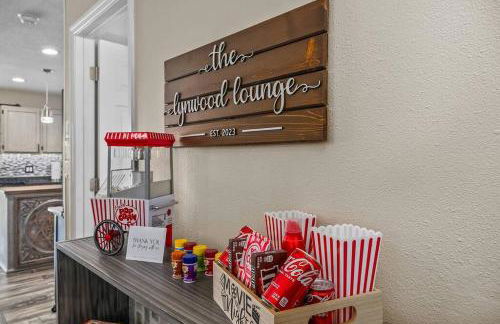 New Design-Movie Night Bar-Fire Pit-Hammocks-Games - Foto 33