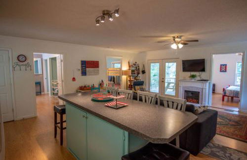 2Bd Riverfront with Expansive Outdoor Space, River Access, Fire Pit - Foto 11