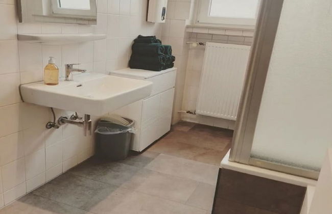 Modern Apartment With Balcony - Photo 27