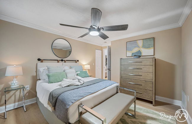 8BR Villa with Heated Pool Near Beach - Foto 27