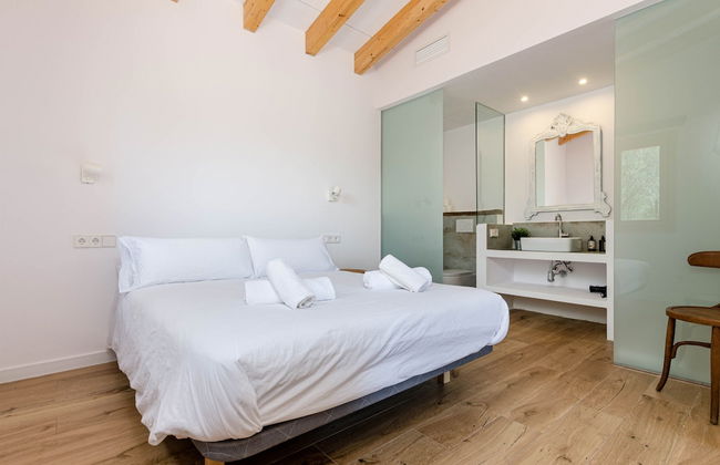 Aesthetic Farmhouse in Nature - Photo 4