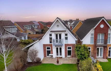 Sun Set House With Hot Tub - Photo 10