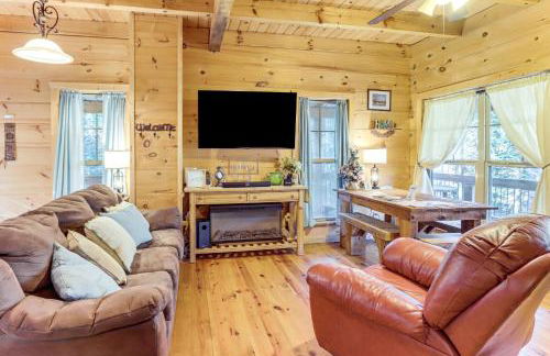 Newly Refreshed! Suches Cabin with Deck, Fire Pit - Foto 3