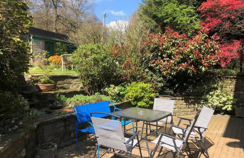 Historic Pike House with Beautiful Garden - Photo 14