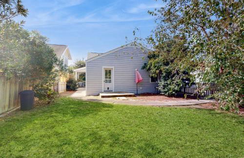 Dog-friendly cottage across from the water in a walkable neighborhood - Foto 22