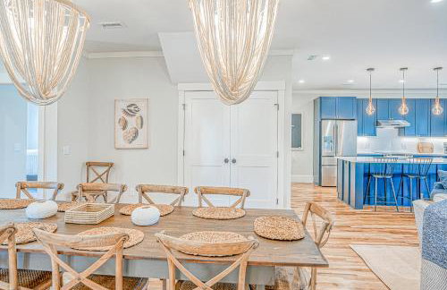NEW LISTING Six Bedrooms - Private Dock - Steps to the Beach - Sleeps 14 - Foto 24