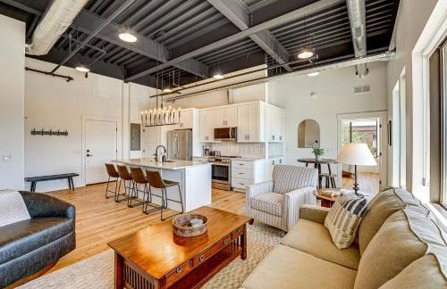 Downtown Grand Haven Condo - Walk to Boardwalk! - Foto 1