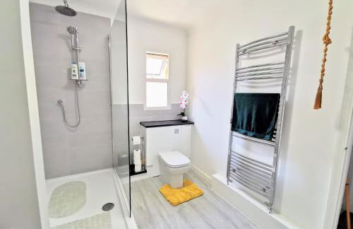 2 bed apt w/ private parking close to town centre - Foto 15