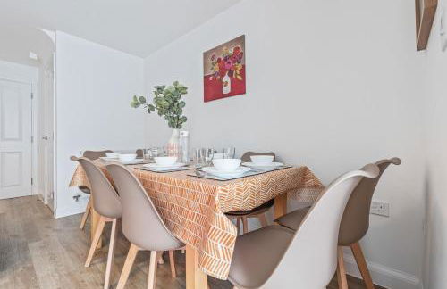 #53 Stylish 4 Bed Home 2 Full 1 Half Bath Free Parking - Foto 4