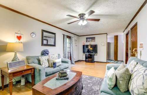 Group Getaway Spacious Home in Stone Mountain! - Foto 1