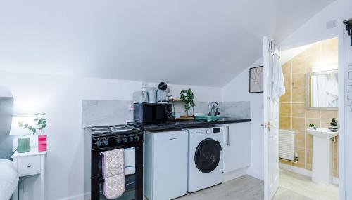 Jephsons Lodge Studio 9 - WiFi, 5 Mins Walk to Town Centre, Free Parking, Netflix, Prime & Disney - Foto 5