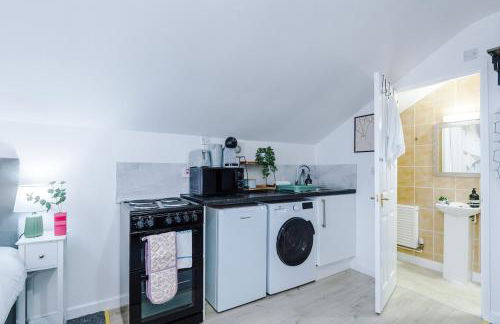 Jephsons Lodge Studio 9 - WiFi, 5 Mins Walk to Town Centre, Free Parking, Netflix, Prime & Disney - Foto 5