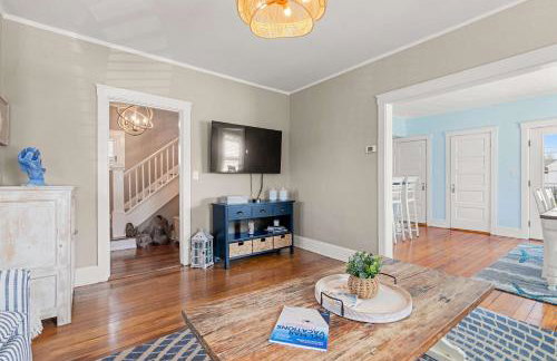 Walk to Beach at Historic Sears Kit Home - Foto 10