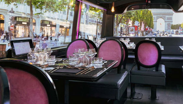 Tout est prêt pour la visite gastronomique en bus de Paris