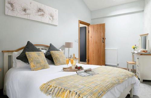 GORSE BARN - A cosy barn conversion in North Wales with a log burner - Photo 13