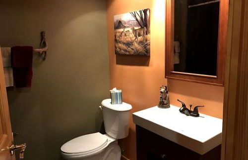 Charming Log Cabin Getaway with Private Hot Tub near Decatur, Illinois - Foto 27