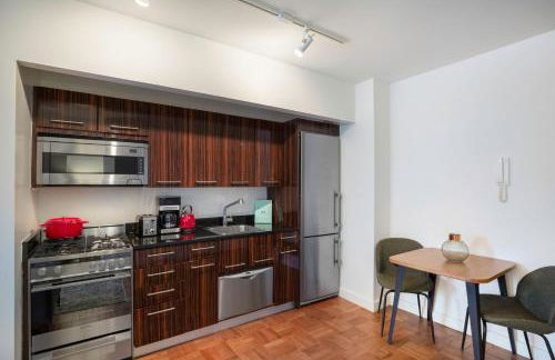 FiDi Studio w Residents Bar Golf Simulator Gym NYC-271 - Photo 4