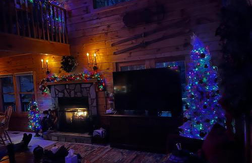 BearHavencabinfun 3 story Log Cabin Mountain View,Hot Tub, sleeps 10 - Foto 13