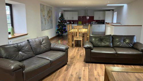 Berryhill West Steading - Peterhead - 3 bedroom 2 bathroom self-catering - Sleeps 5 - Private off-road parking - Yard & Shed - Suit Contractors - Newly Refurbished - Underfloor Heating - Drying Room - Golf Driving Range - Cafe - Extensive Footpaths - Foto 4