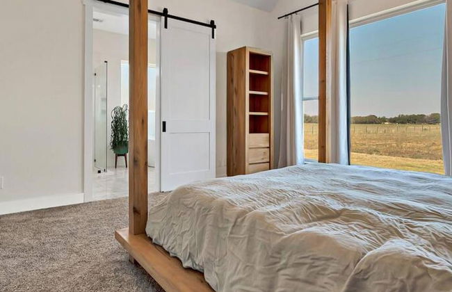 New Luxury Texas Farmhouse - Photo 9