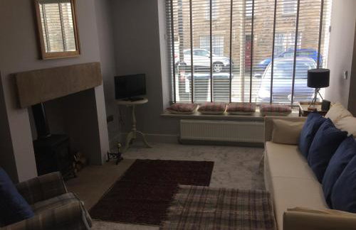 40 Newgate Barnard Castle -Central Location - Court Yard - Dog Friendly - Sleeps 7 - Wood Burner - Complimentary Logs & Wine - Smart TV - Foto 4