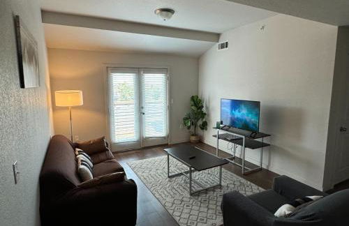 Relaxing 3BR Apartment With Pool & Wifi - Photo 24