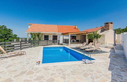 Gorgeous Home In Popovici With Wifi - Photo 1