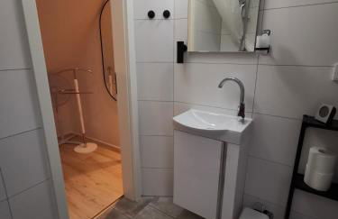 Dachzimmer mit Kochecke und Duschbad, nahe Messe - Foto 7